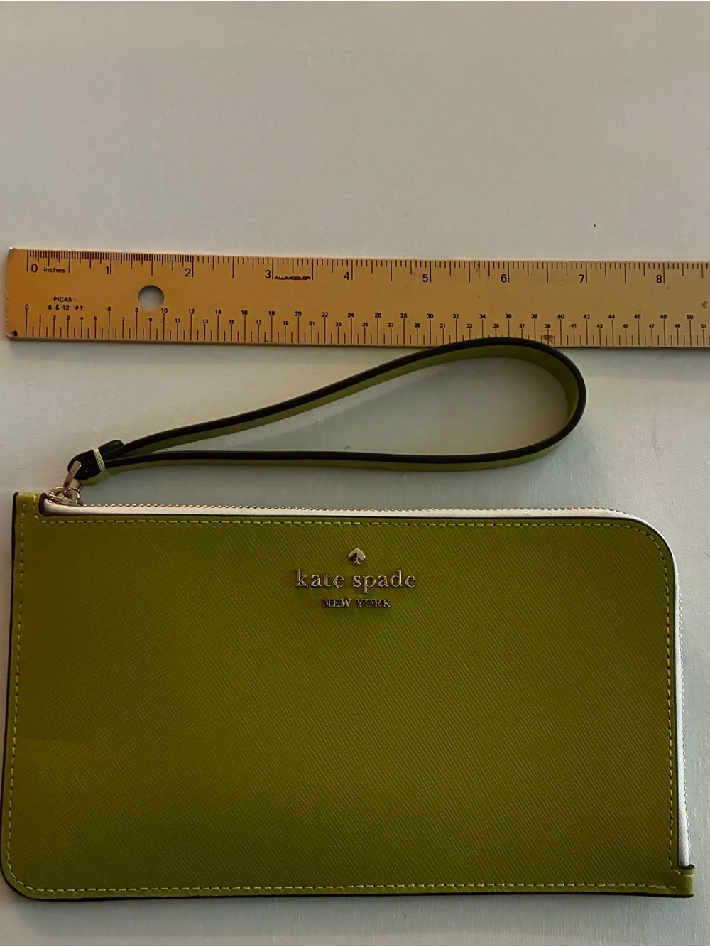 Kate Spade NWOT Lucy Lime Green Ivory Leather L-Zip Wristlet/Wallet orig $139